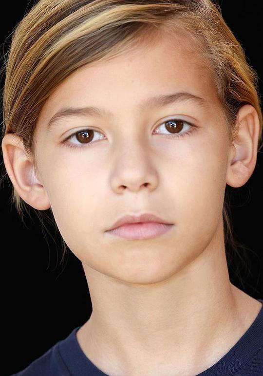 坦兹·麦考尔 Tenz McCall照片