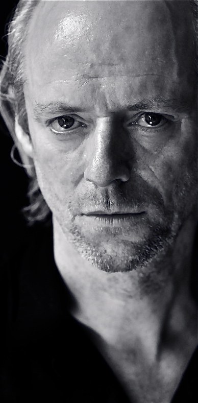 奈德·丹内利 Ned Dennehy照片