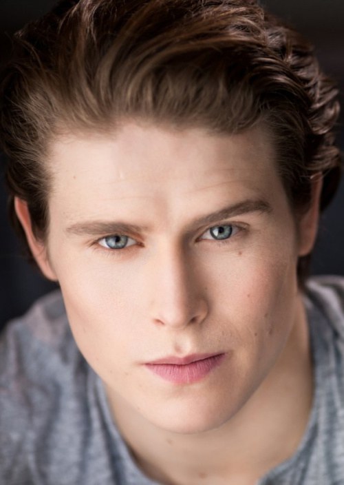 RJ·费瑟斯顿豪 RJ Fetherstonhaugh照片