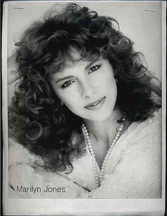 Marilyn Jones照片