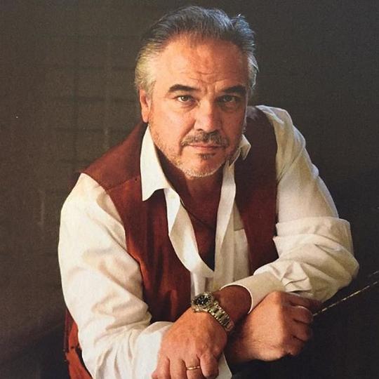 W·厄尔·布朗 W. Earl Brown照片