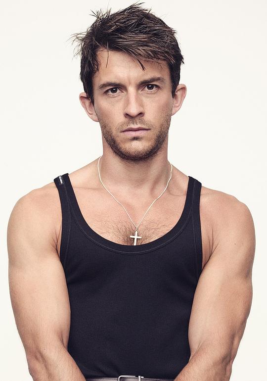 乔纳森·贝利 Jonathan Bailey照片