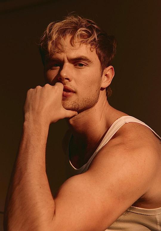 加勒特·瓦瑞宁 Garrett Wareing照片