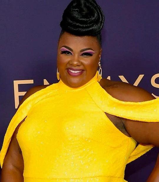 妮可·拜尔 Nicole Byer照片