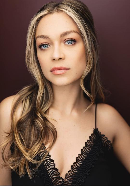 Lindsey Dresbach照片