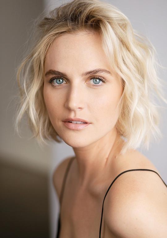 Camille Collard照片