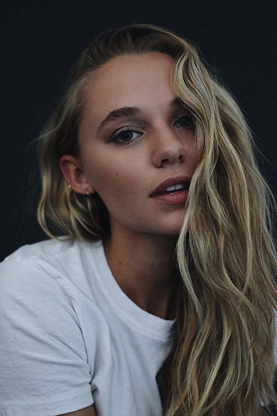 麦迪森·伊瑟曼 Madison Iseman照片