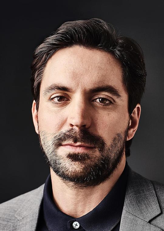 瑞斯·考罗 Rhys Coiro照片