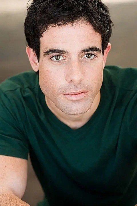 亚伦·迈克尔·梅奇克 Aaron Michael Metchik照片