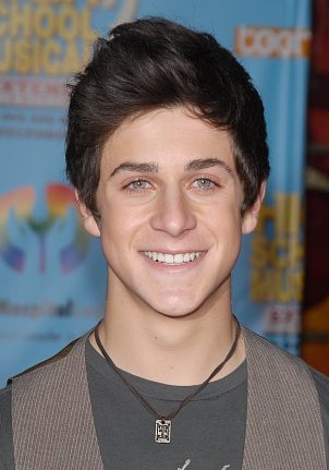 大卫·亨瑞 David Henrie照片