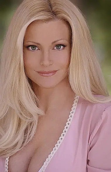 朱莉·迈尔克斯 Julie Michaels照片