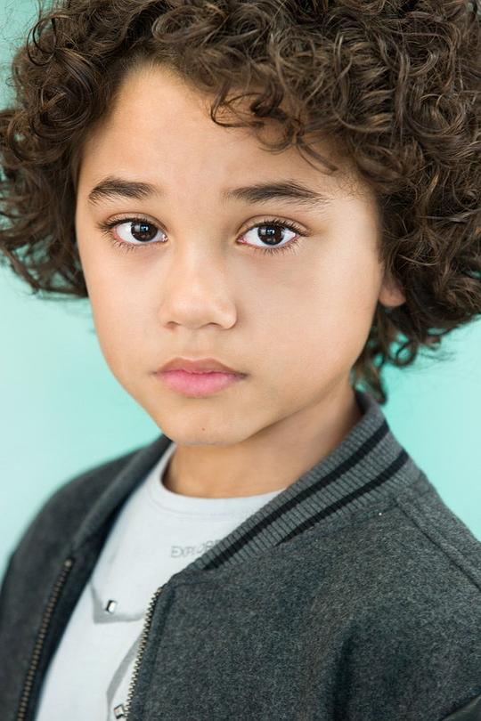 诺亚·科特雷尔 Noah Cottrell照片