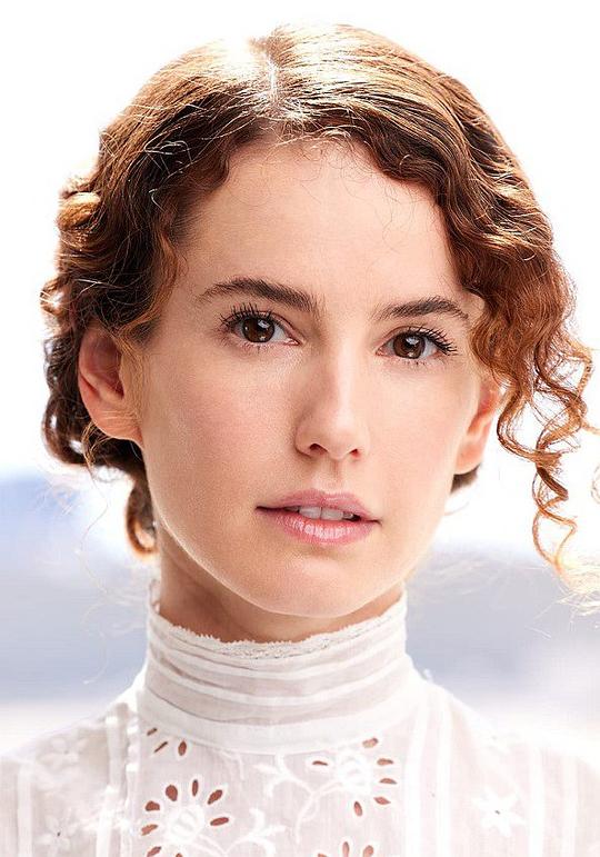 瓦莱斯卡·米勒 Valeska Miller照片