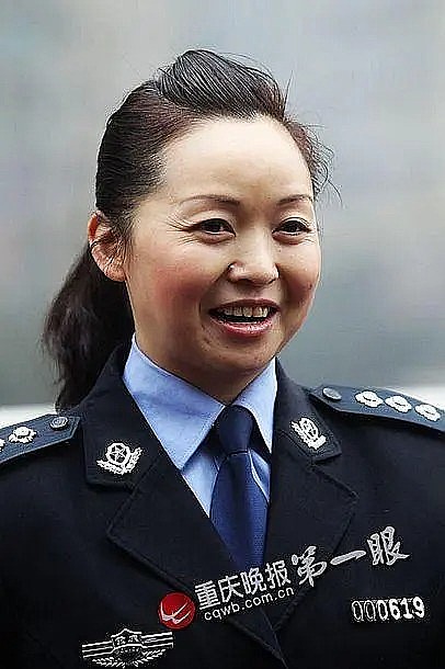 颜红君 Hongjun Yan照片