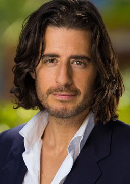 乔纳森·鲁米 Jonathan Roumie照片