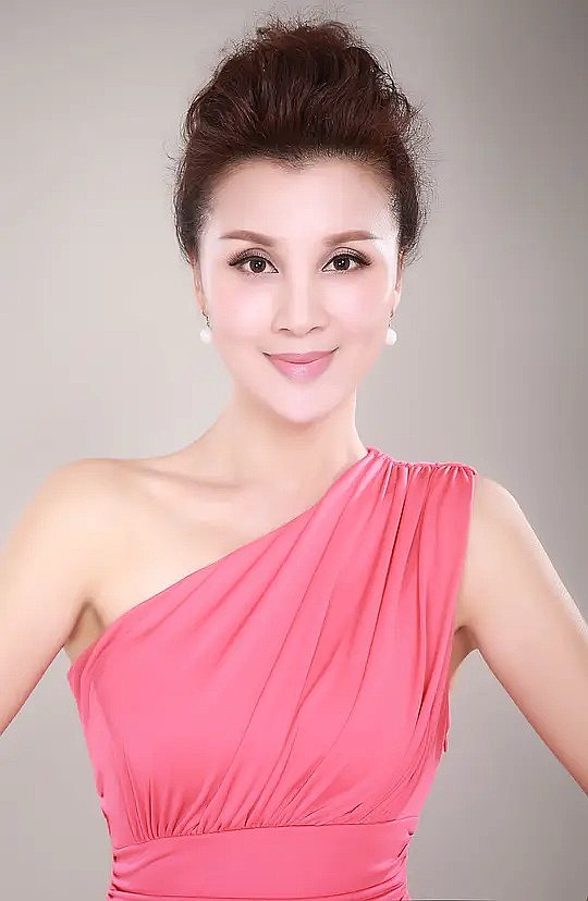 万丽伟 Liwei Wan照片