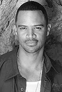 唐德尔·怀特菲尔德 Dondre Whitfield照片
