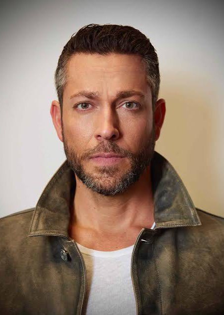 扎克瑞·莱维 Zachary Levi照片