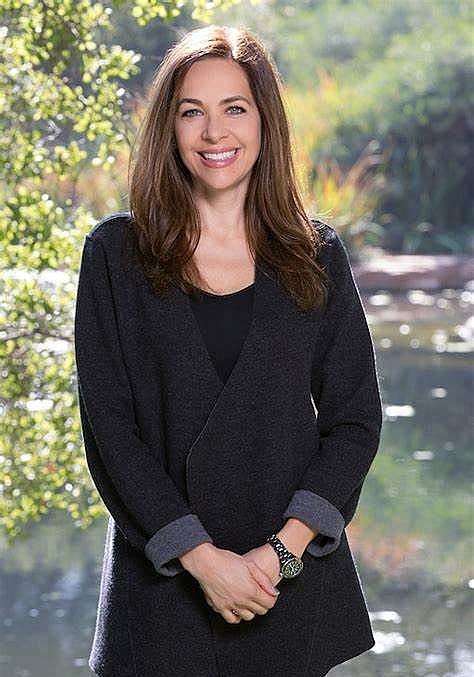埃利斯·多哥聂瑞 Elise Doganieri照片