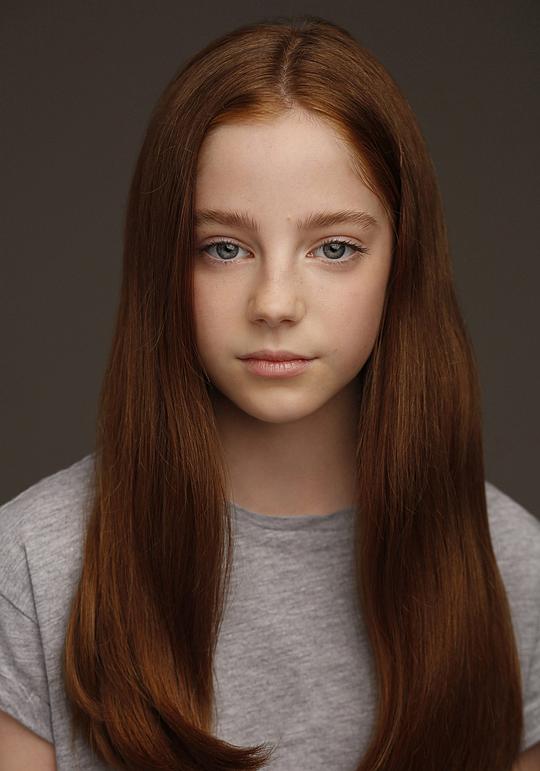 艾米莉·蔡尔德·维利尔斯 Amelie Child Villiers照片