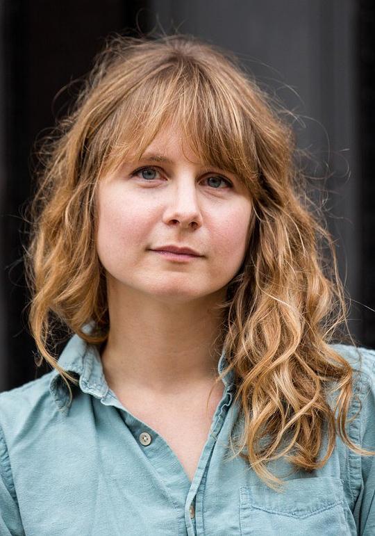 安妮·贝克 Annie Baker照片