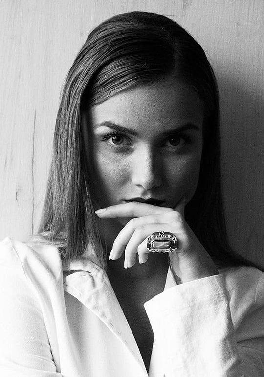 蒂安娜·乌普切娃 Tiana Upcheva照片