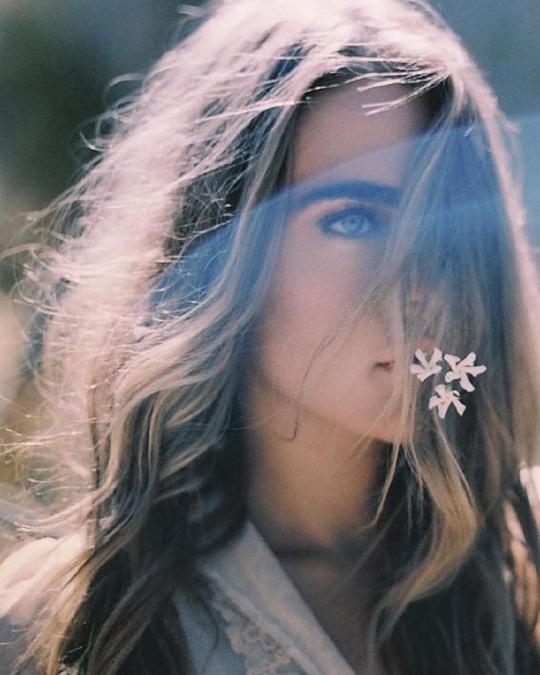 纳丁·克罗克 Nadine Crocker照片