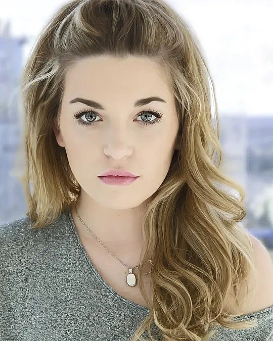 布瑞特·麦考利普 Britt McKillip照片