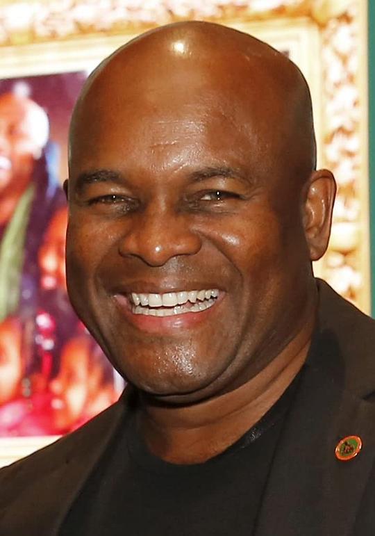 莱斯利·斯莫尔 Leslie Small照片