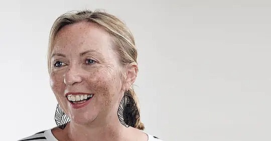 克莱尔·曼德尔 Claire Mundell照片