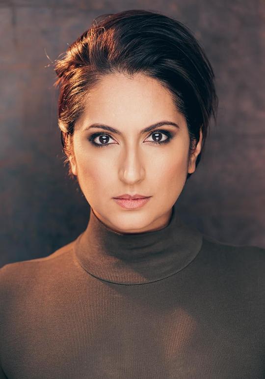 泽赫拉·法扎勒 Zehra Fazal照片