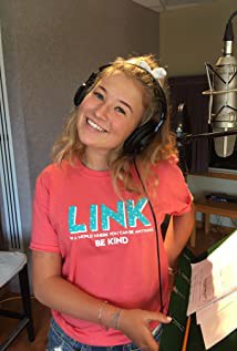 卡兰·霍利 Kallan Holley照片