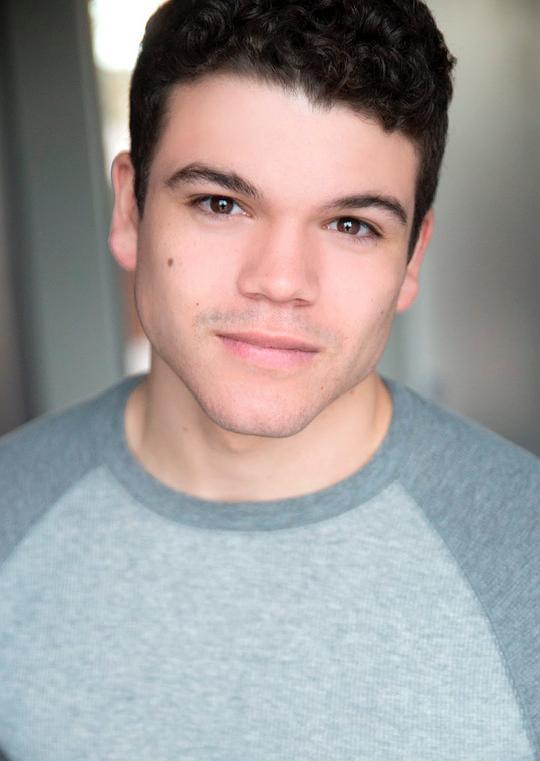 乔什·安德烈斯·里维拉 Josh Andrés Rivera照片