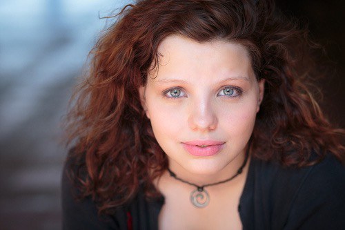 克洛伊·莱文 Chloe Levine照片