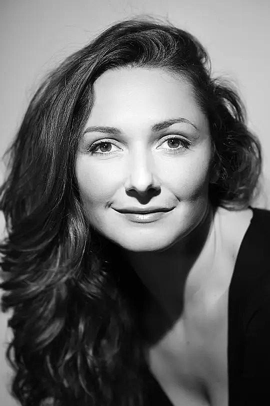 伊索贝尔·普拉夫达 Isobel Pravda照片