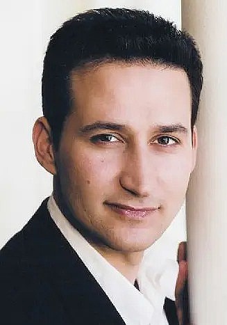 拉乌尔·巴内贾 Raoul Bhaneja照片