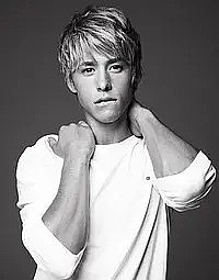 麦切·赫威 Mitch Hewer照片