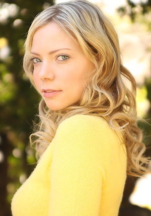 瑞琪·琳德赫姆 Riki Lindhome照片