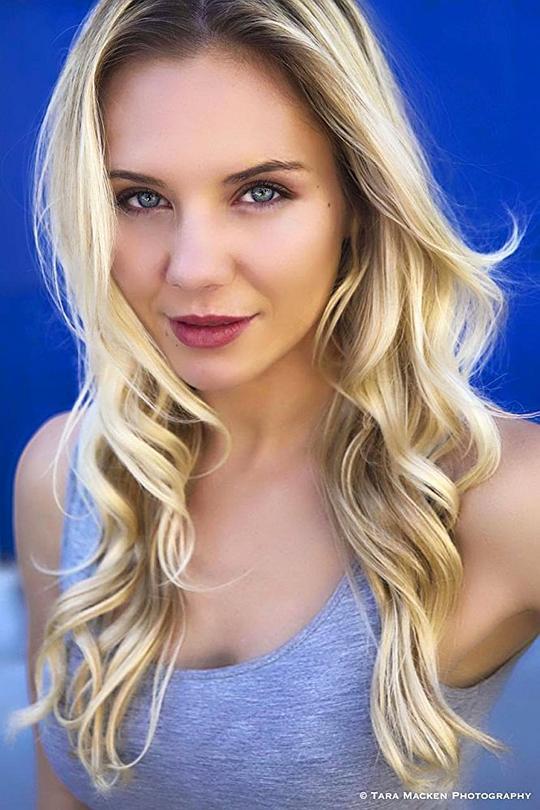 艾米·约翰斯顿 Amy Johnston照片