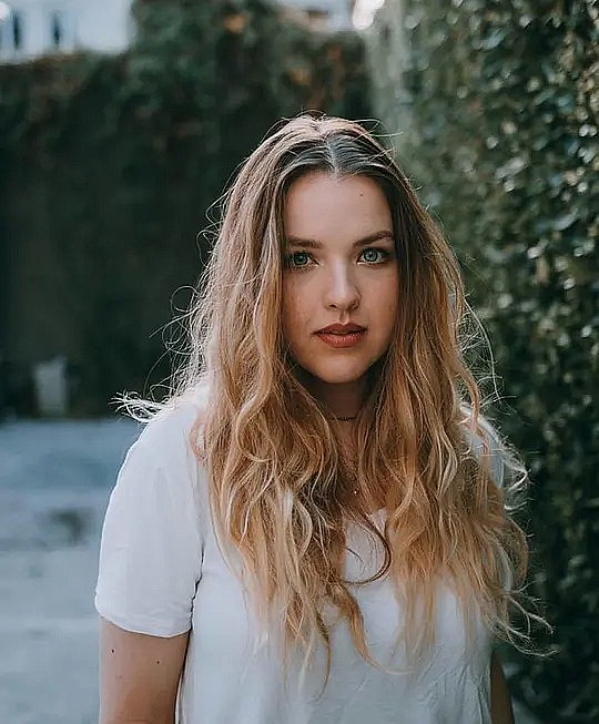 艾丝琳·保罗 Aislinn Paul照片
