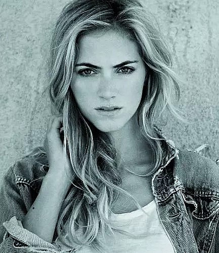 艾米丽·威克沙姆 Emily Wickersham照片