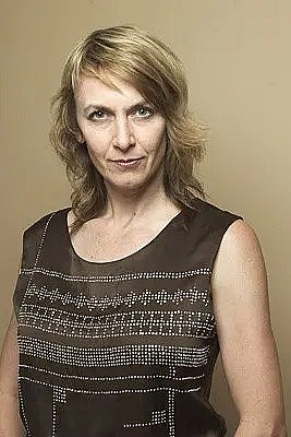 布朗温·休斯 Bronwen Hughes照片