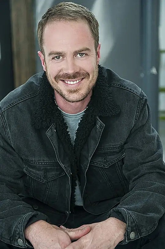 Burgess Abernethy照片