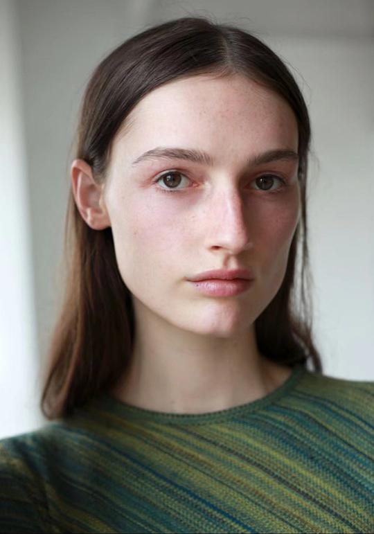 泽尔达·亚当斯 Zelda Adams照片