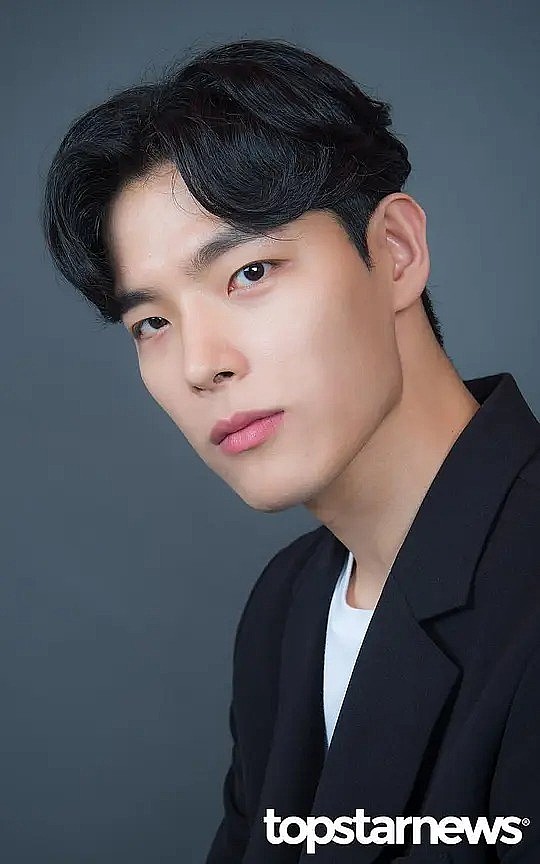 金敏钟 Kim Min Jong照片