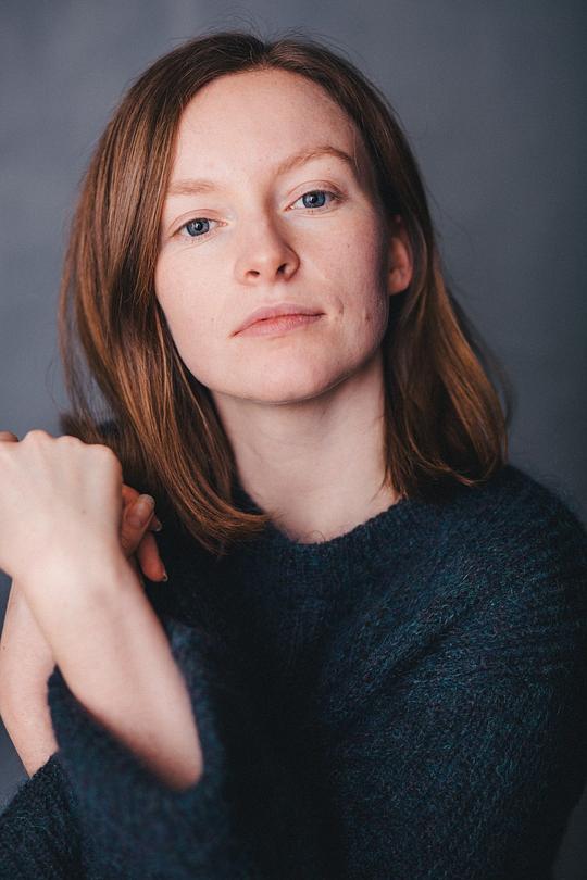 黛拉格·坎贝尔 Deragh Campbell照片