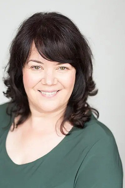 Julie Barclay照片