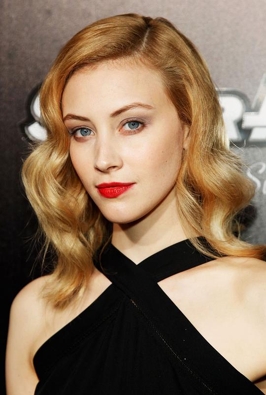 莎拉·加顿 Sarah Gadon照片