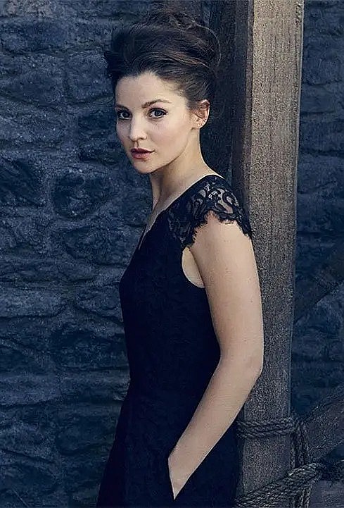 弗洛拉·斯宾塞-隆格赫斯特 Flora Spencer-Longhurst照片