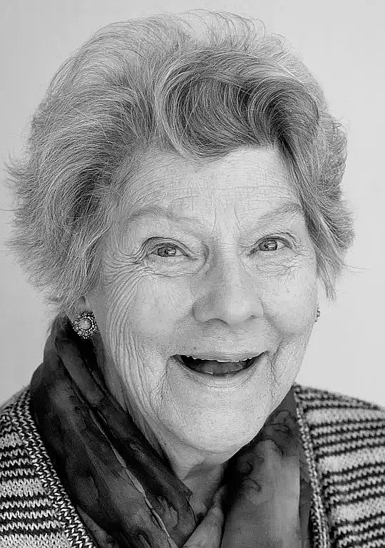 维尔马·哈林布瑞 Vilma Hollingbery照片